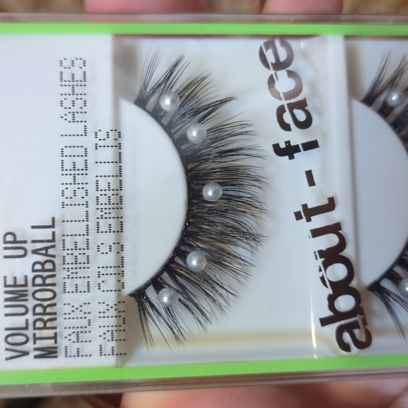 About-Face Volume Up Mirrorball faux pearl embellished high volume lashes - Picture 9 of 9